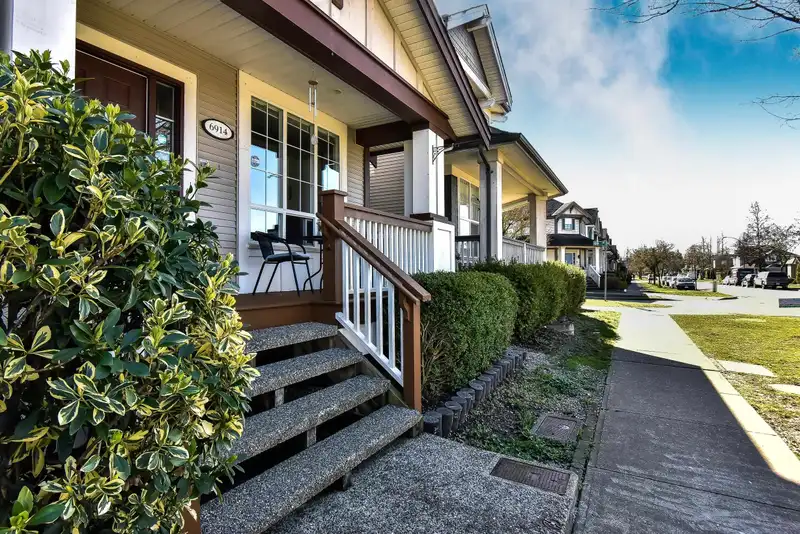 6914 190 STREET - photo 1 of 11