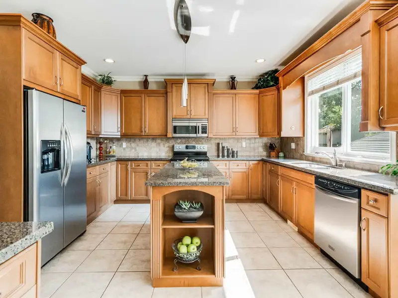 16096 110A AVENUE - photo 2 of 40