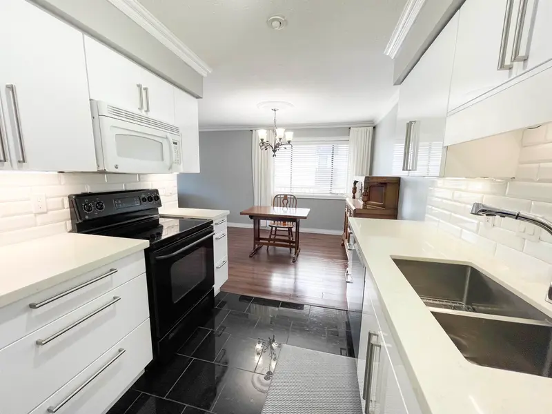 212 32055 OLD YALE ROAD - photo 4 of 25