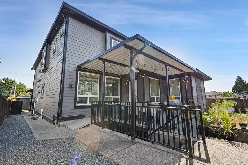 18585 56 AVENUE - photo 3 of 40