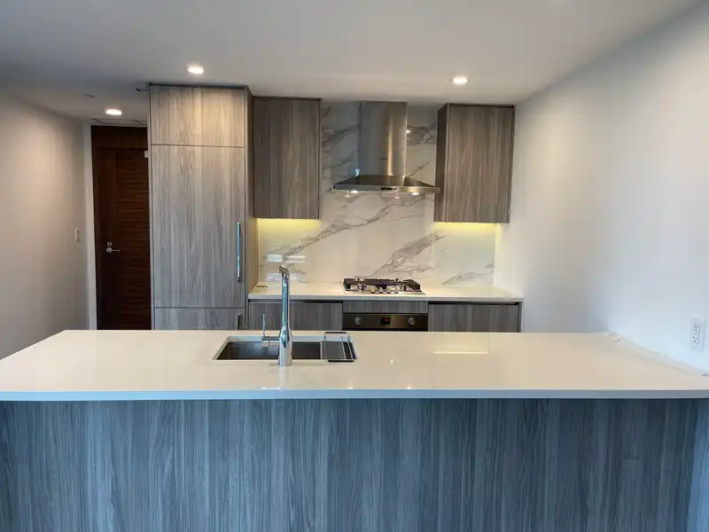 407 13768 100 AVENUE - photo 2 of 9