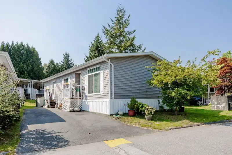 19 8220 KING GEORGE BOULEVARD - photo 1 of 25
