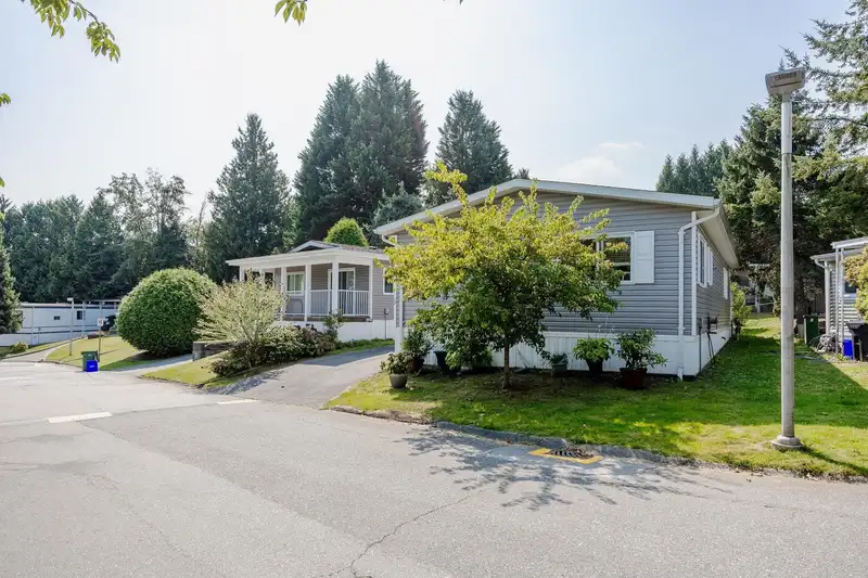 19 8220 KING GEORGE BOULEVARD - photo 2 of 25