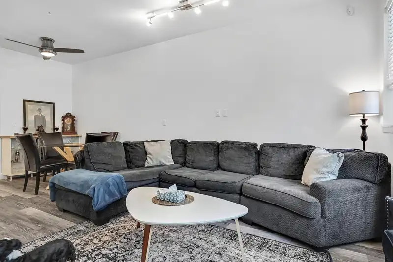 71 7088 191 STREET - photo 3 of 30
