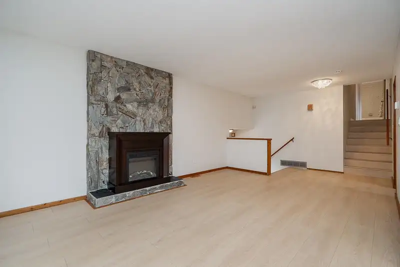6578 130A STREET - photo 4 of 40