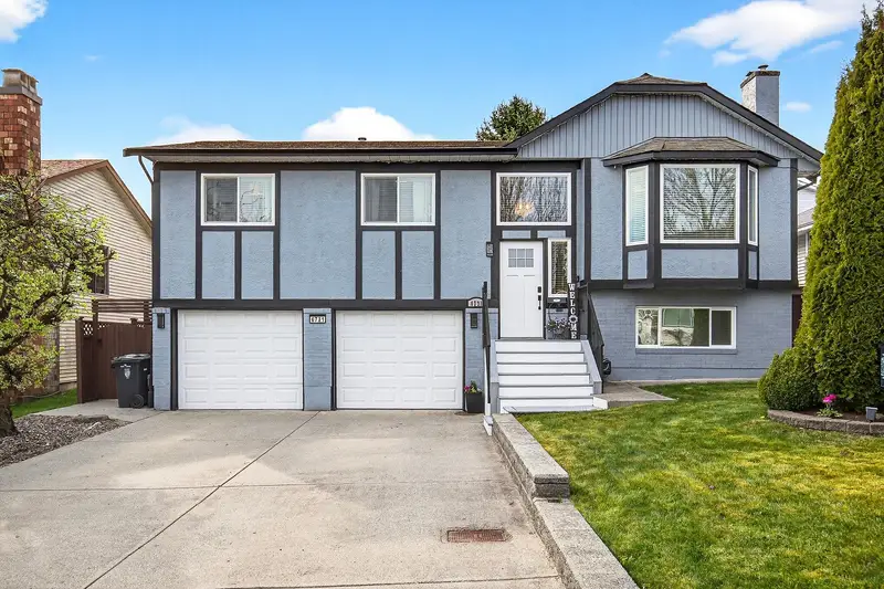 6731 196B PLACE - photo 2 of 25