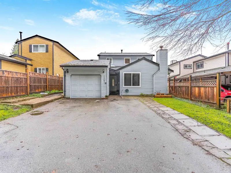 14783 101 AVENUE - photo 1 of 39