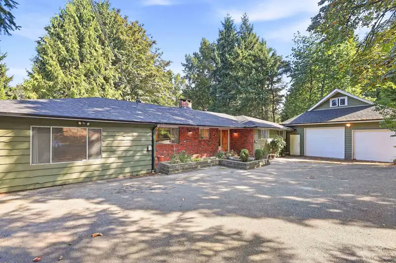 14373 115 AVENUE - photo 2 of 25