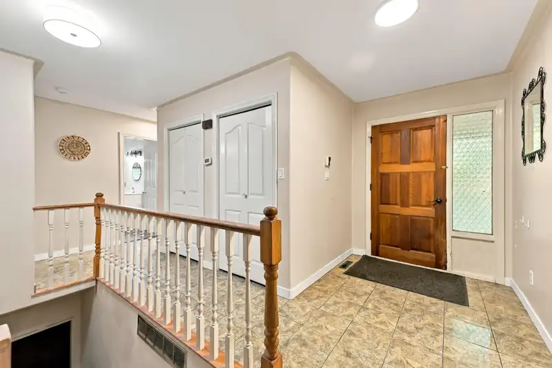 14373 115 AVENUE - photo 4 of 25