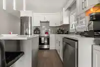 3 8220 KING GEORGE BOULEVARD - thumbnail 9