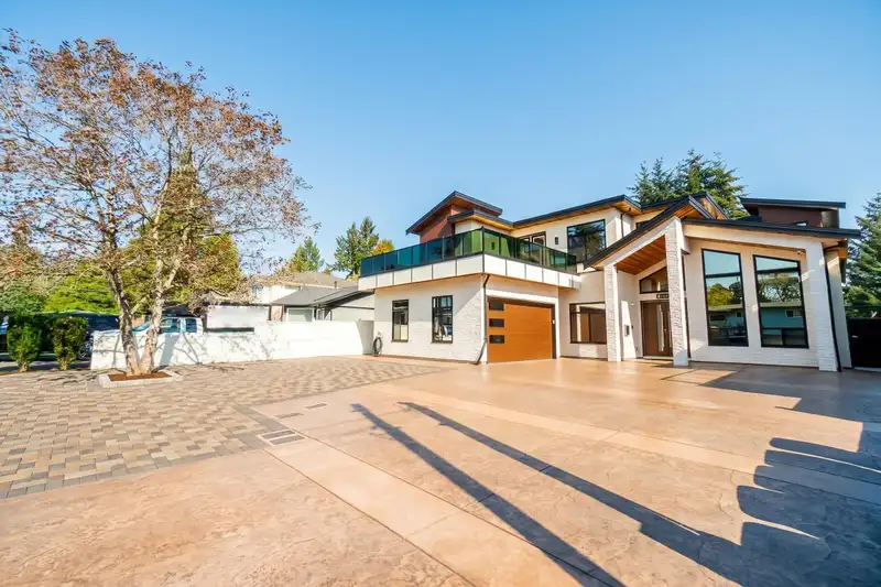 9076 147 STREET - photo 1 of 25