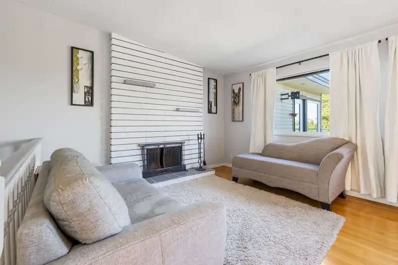 10347 125 STREET - photo 4 of 40