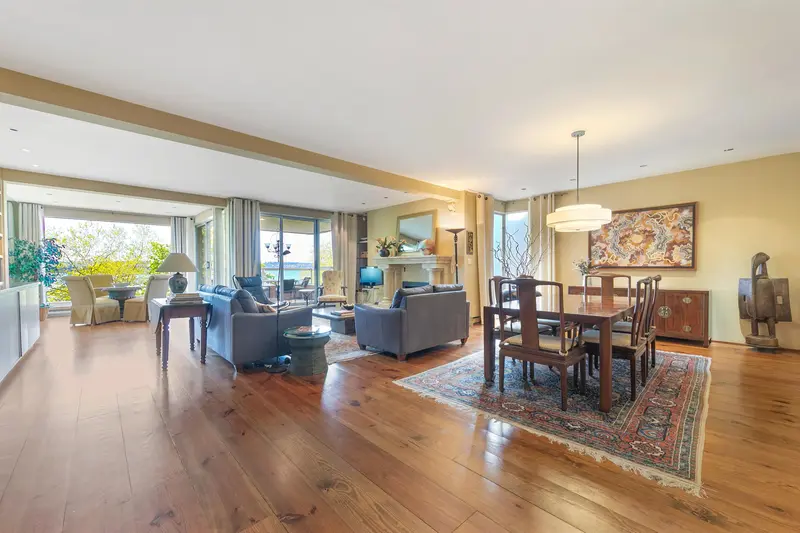 302 2015 BEACH AVENUE - photo 2 of 25