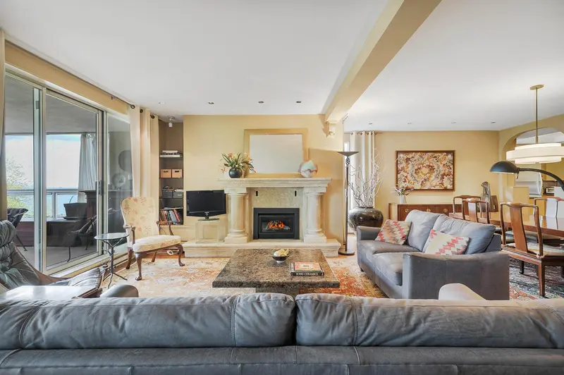 302 2015 BEACH AVENUE - photo 4 of 25