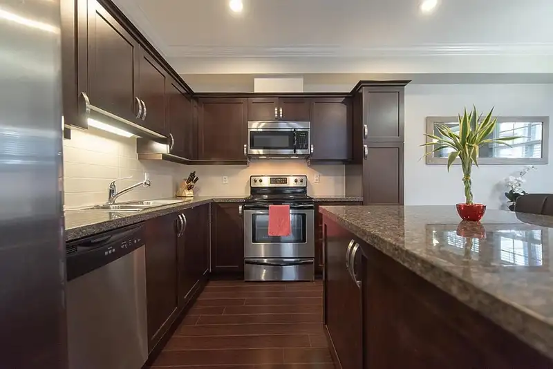 5 14462 61A AVENUE - photo 1 of 12