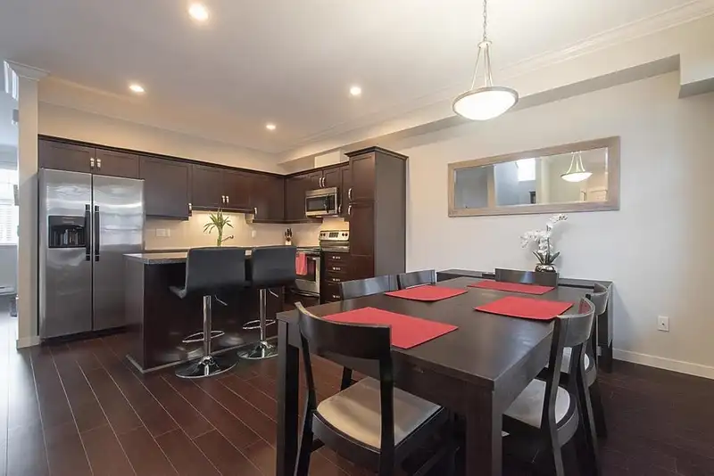 5 14462 61A AVENUE - photo 3 of 12