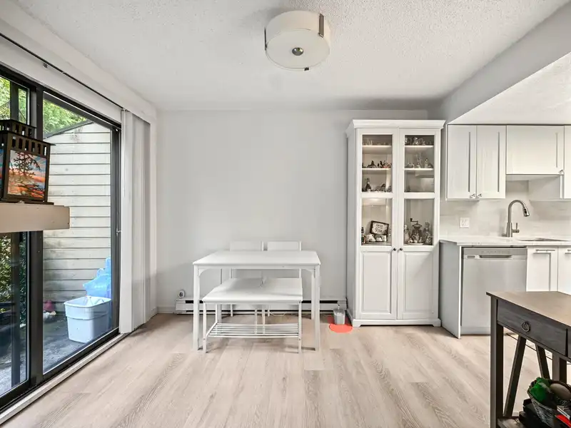 202 7095 133B STREET - photo 4 of 25