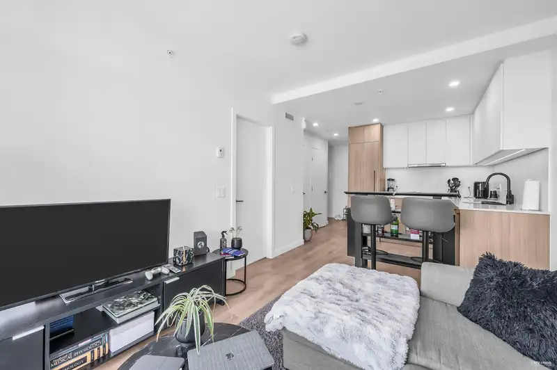607 13685 102 AVENUE - photo 3 of 15