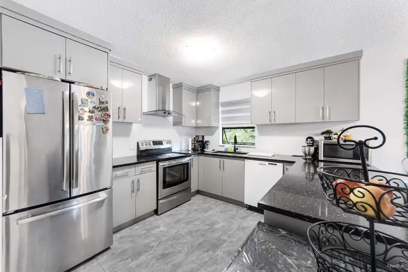 203 7131 133A STREET - photo 1 of 22