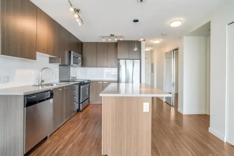 3707 13325 102A AVENUE - photo 1 of 39