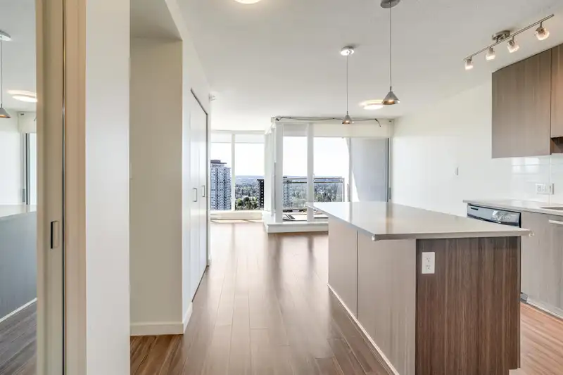 3707 13325 102A AVENUE - photo 2 of 39