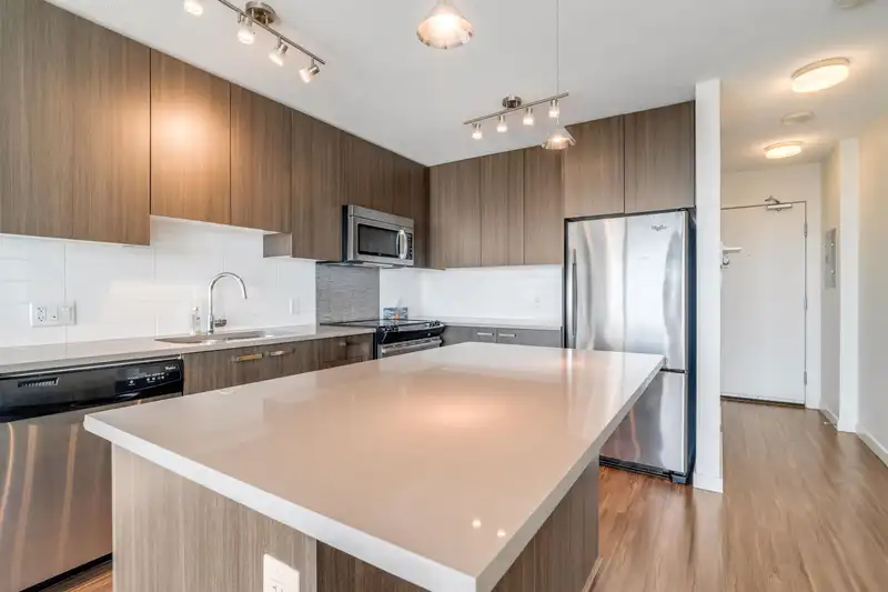 3707 13325 102A AVENUE - photo 4 of 39