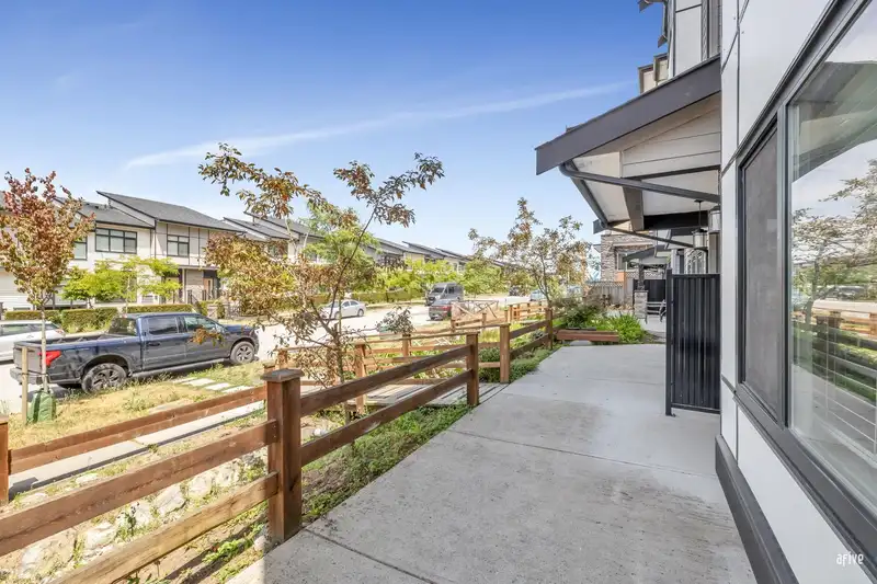 14034 60A AVENUE - photo 4 of 31