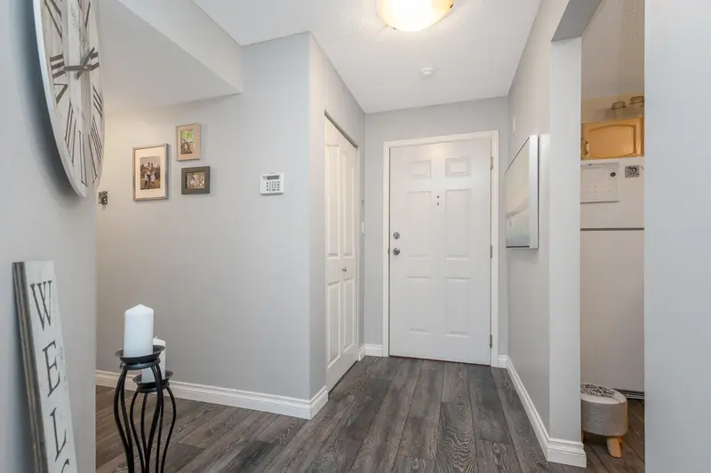 102 33280 E BOURQUIN CRESCENT - photo 3 of 25