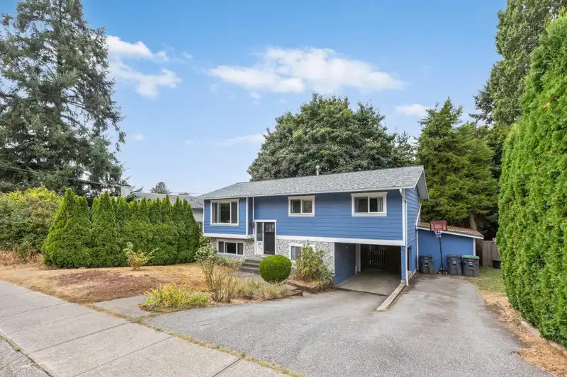 5813 180 STREET - photo 2 of 25