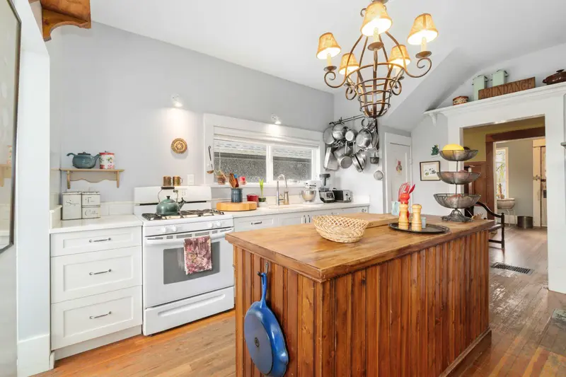 1783 E 37TH AVENUE - photo 4 of 25