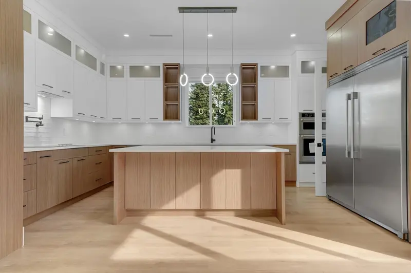 20070 46A AVENUE - photo 2 of 25