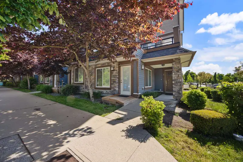 1 18819 71 AVENUE - photo 1 of 18