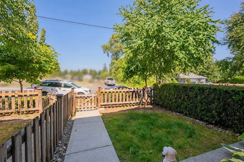 10 13886 62 AVENUE - photo 4 of 35