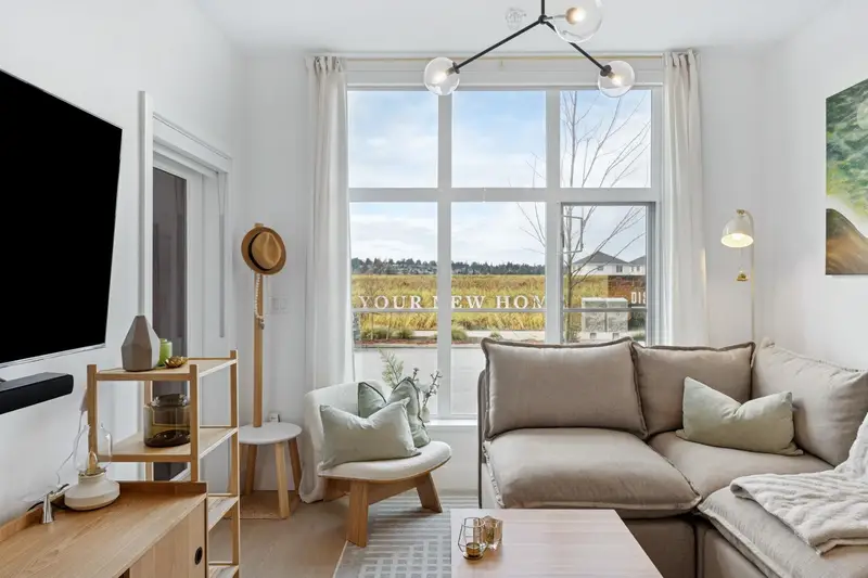 101 320 RIDGE STREET - photo 3 of 25