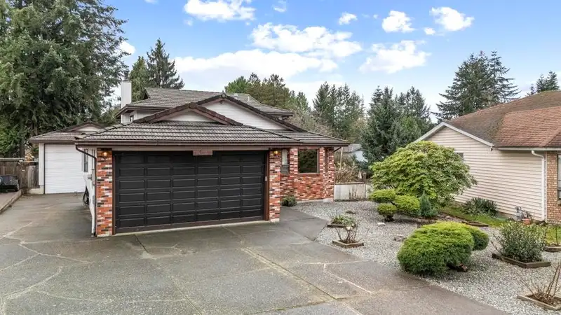 14242 101A AVENUE - photo 1 of 29