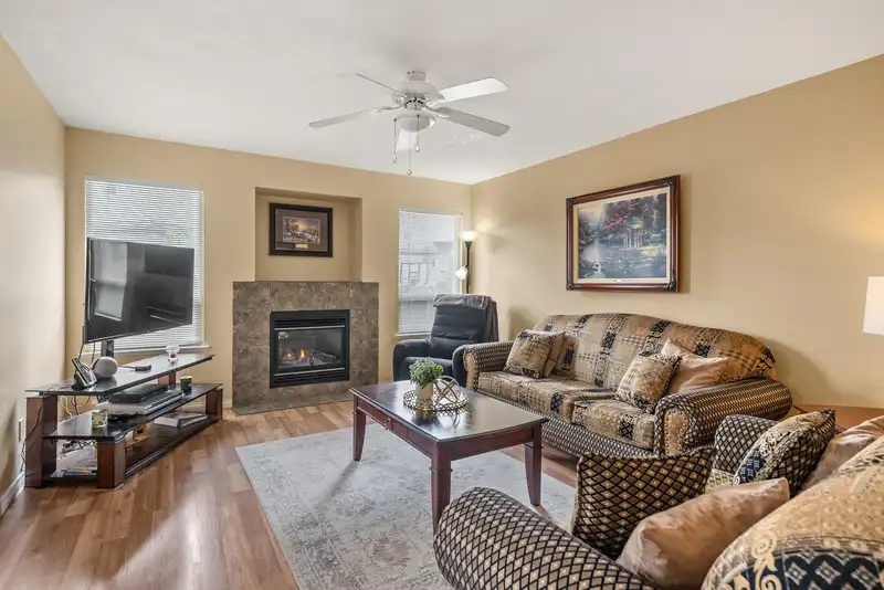 14476 74 AVENUE - photo 4 of 40