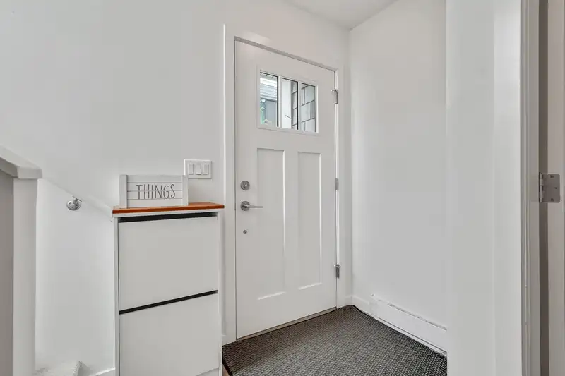 1601 18505 LAURENSEN PLACE - photo 4 of 22