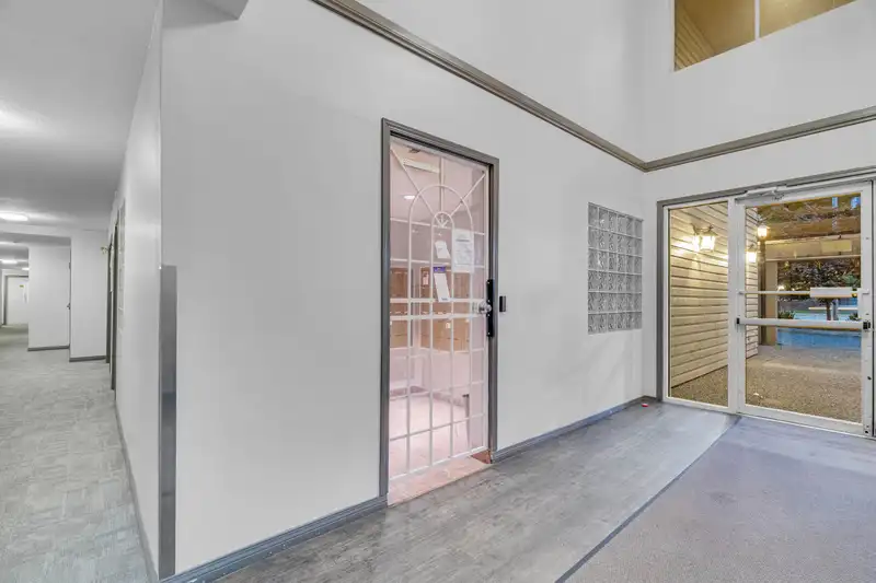 121 12101 80 AVENUE - photo 2 of 40