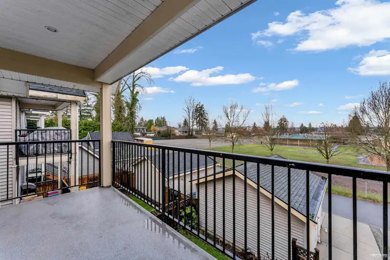 13125 108 AVENUE - photo 1 of 35