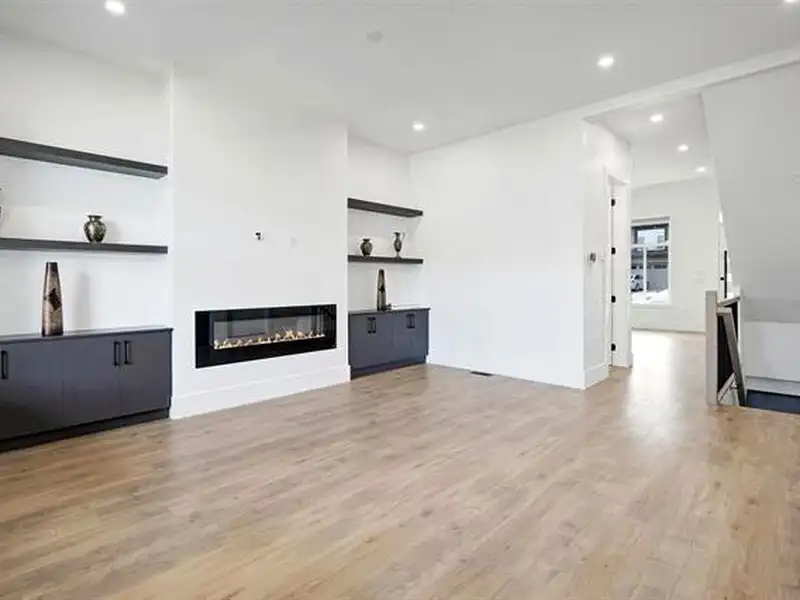 14739 62 AVENUE - photo 3 of 20