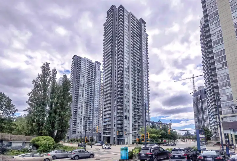 811 13696 100 AVENUE - photo 1 of 19