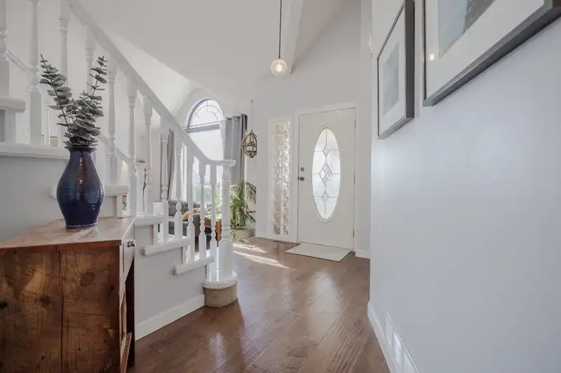 19009 59A AVENUE - photo 4 of 40