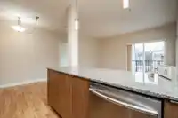 319 9655 KING GEORGE BOULEVARD - thumbnail 12