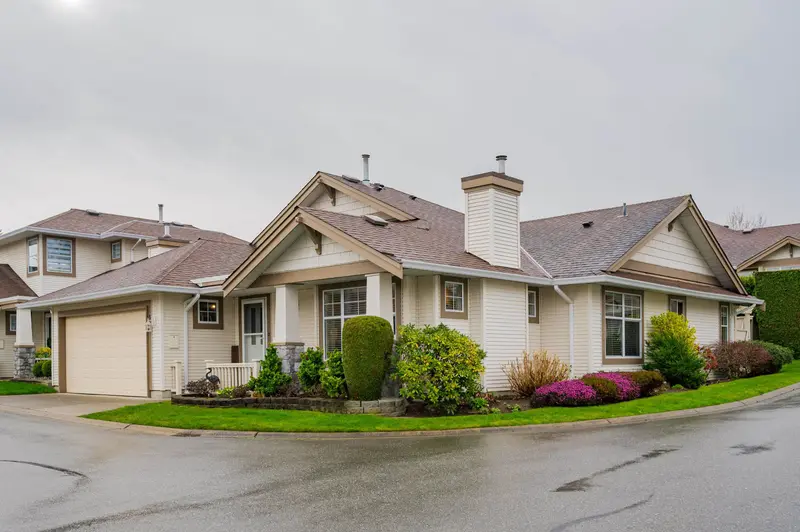 31 20751 87 AVENUE - photo 1 of 25