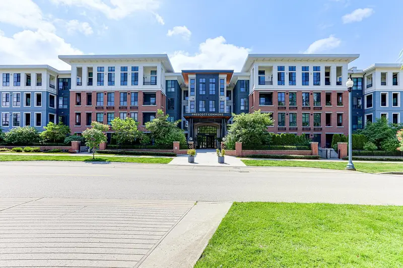 324 15138 34 AVENUE - photo 2 of 25