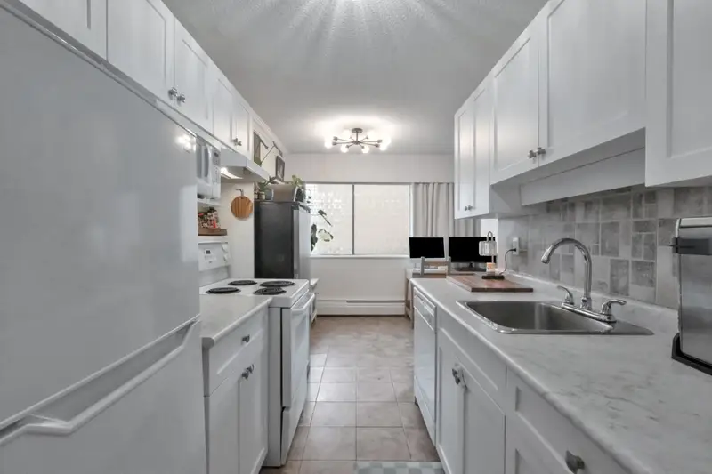 103 214 E 15TH STREET - photo 1 of 25