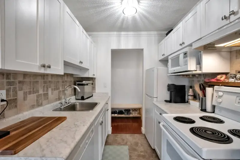 103 214 E 15TH STREET - photo 2 of 25