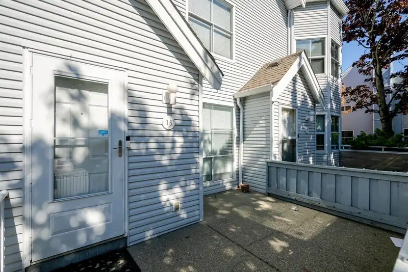 16 13713 72A AVENUE - photo 3 of 28
