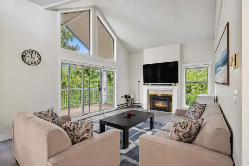 315 13918 72 AVENUE - photo 1 of 25
