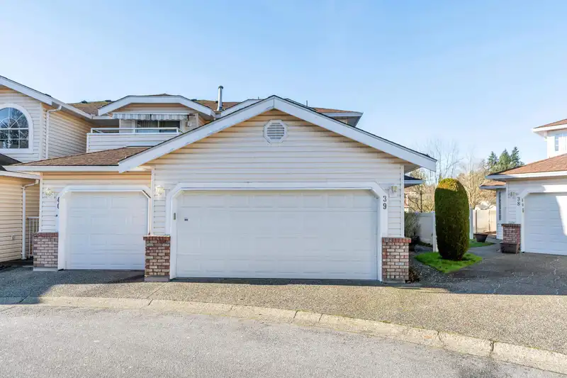 39 9168 FLEETWOOD WAY - photo 2 of 38